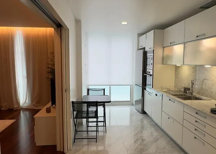 La Vie Center Flat *