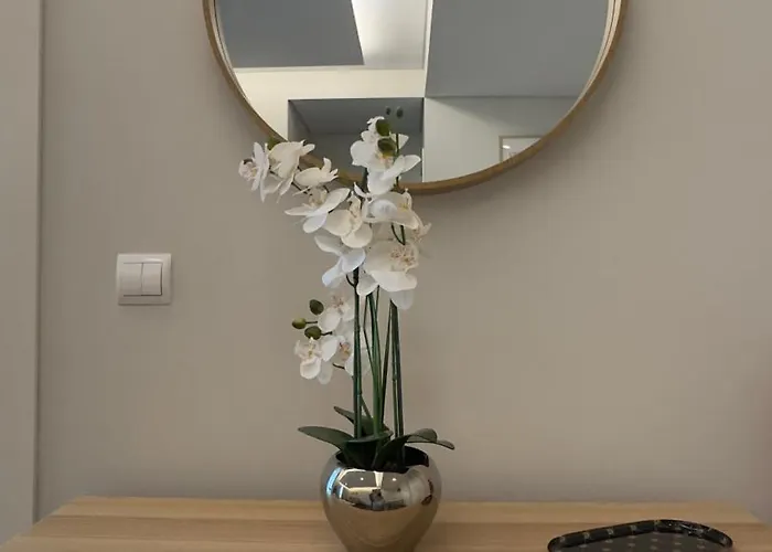 La Vie Center Flat *