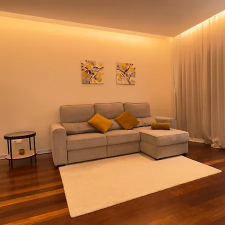 La Vie Center Flat