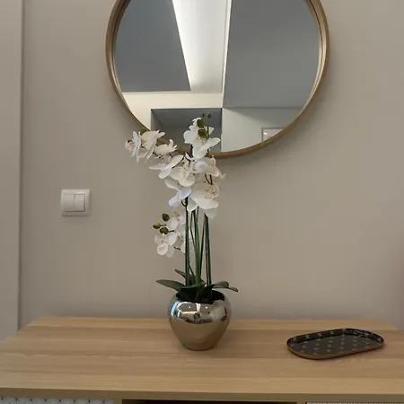 La Vie Center Flat *