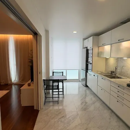 La Vie Center Flat *