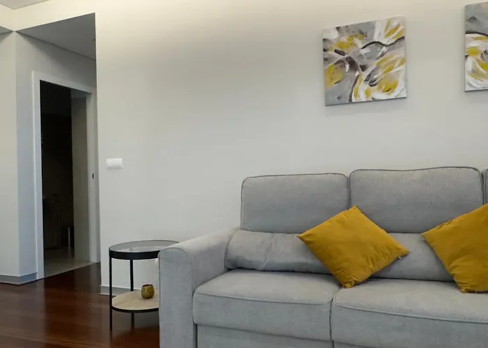 La Vie Center Flat
